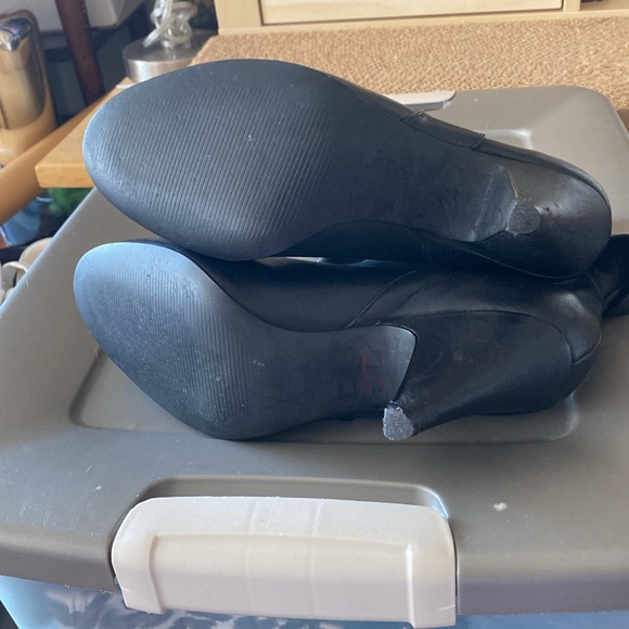 Black Steven Madden 3 1/4” heel boots used good condition - Picture 3 of 10